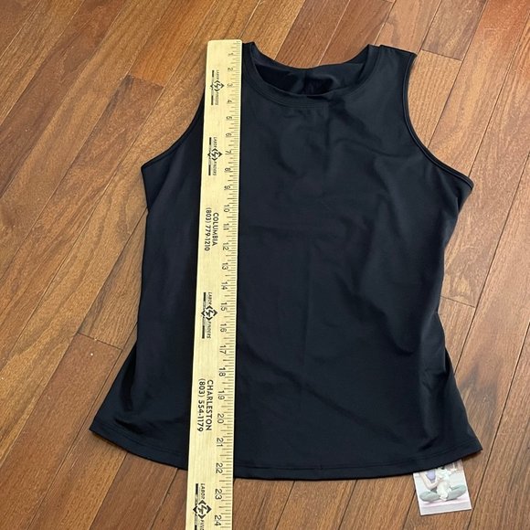 New Halara Black Sports Top Keyhole Opening in Back Size XS - Picture 4 of 8